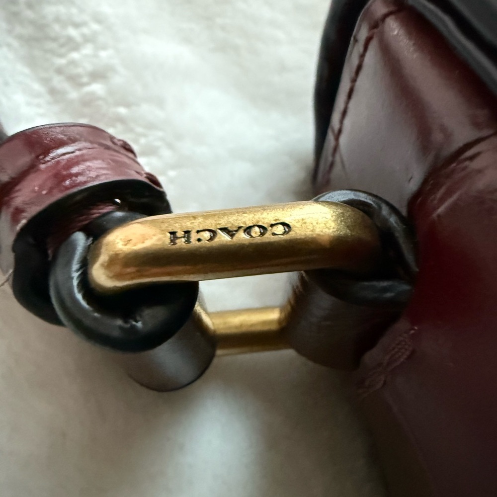 NWOT Elegant Burgundy Coach Croc-Embossed Shoulder Bag - Picture 4 of 9